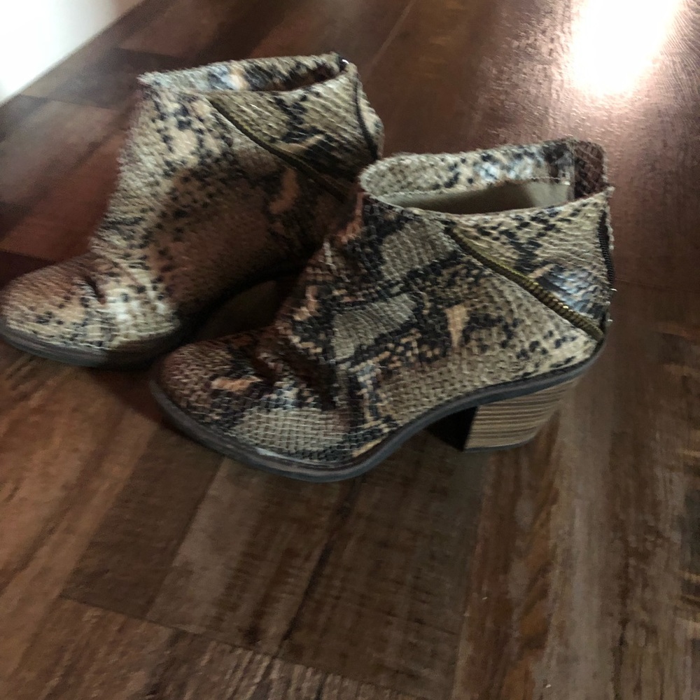 Blowfish booties size 6. Snake skin